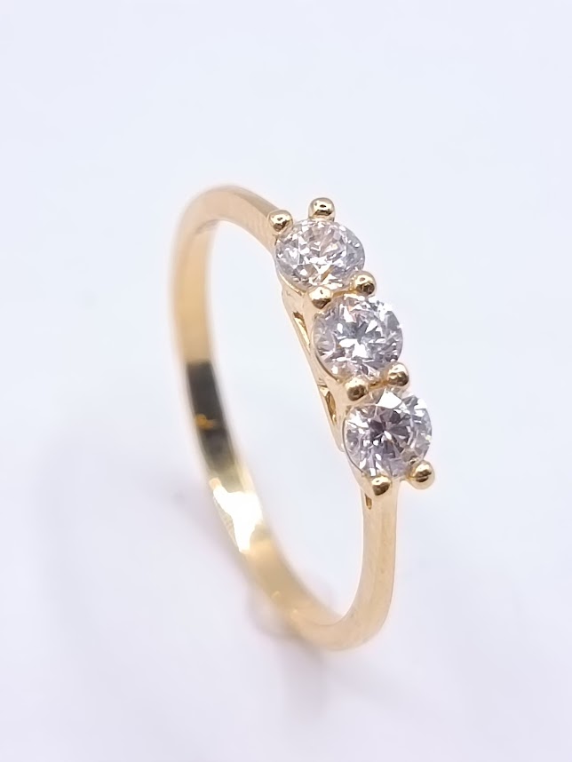 A 3899.3,25  Anillo Oro Amarillo Tricillo Circon