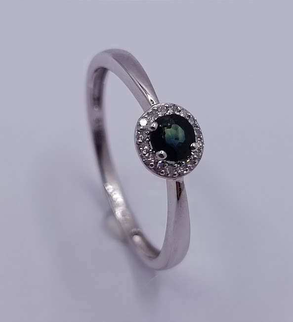 KR05-85815-**2 Anillo Oro Blanco Billante Zafiro