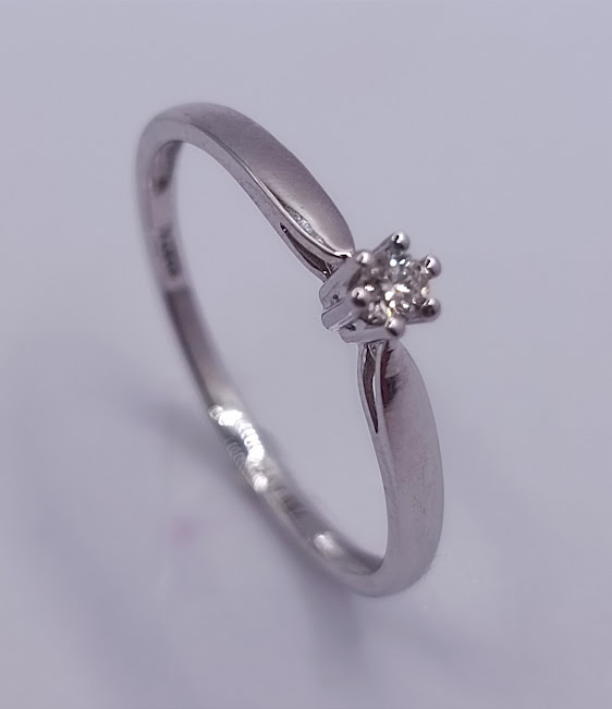 KR05-93574-**1 Anillo Oro Blanco Brillante Solitario