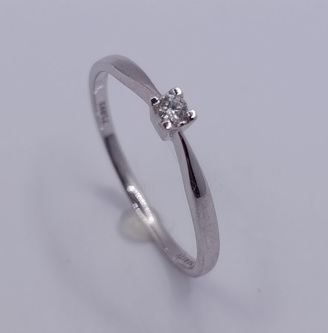 KR05-71893-**1 Anillo Oro Blanco Brillante Solitario