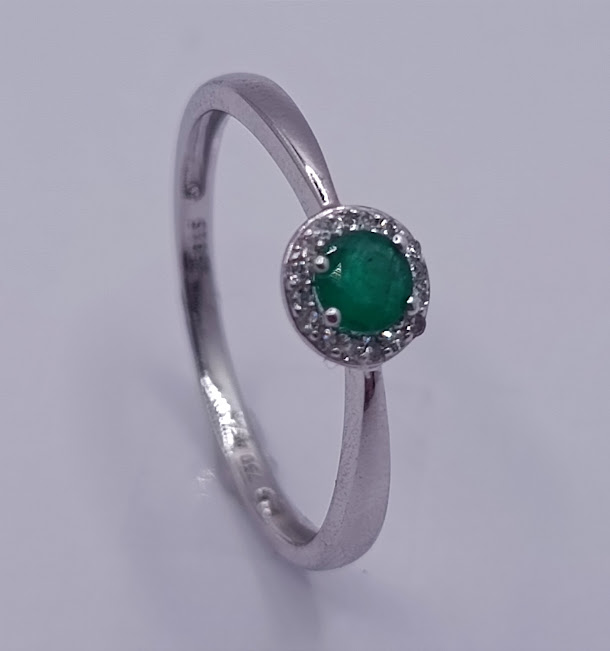 KR05-85815-**3 Anillo Oro Blanco Brillante