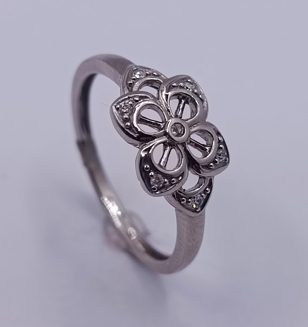 KR05-86584-**1 Anillo Oro Blanco Brillante 