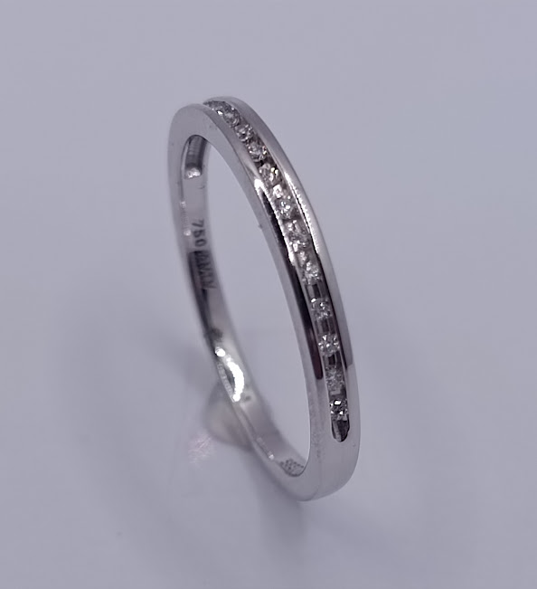 KR05-58377-**7 Anillo Oro Blanco Brillante Cintillo