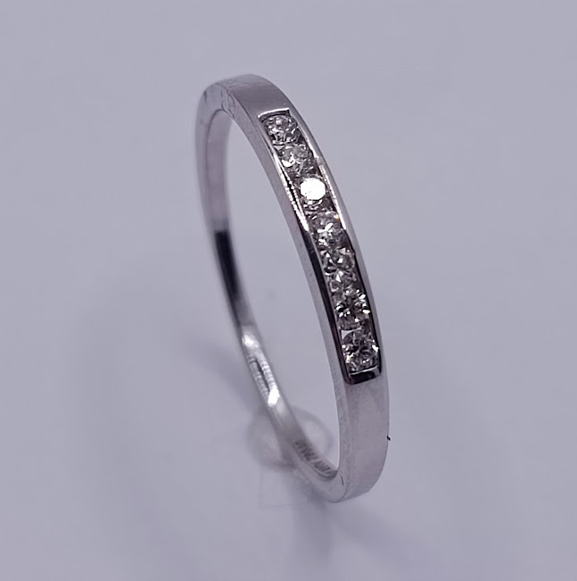 KR05-79846-*49 Anillo Oro Blanco Brillante 