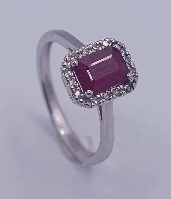 KR05-137367-**6 Anillo Brillante Rubi Oro Blanco 