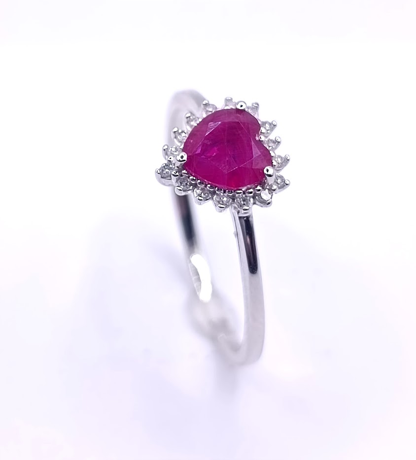 KR05-146368-**3 Anillo Oro Blanco Brillante Rubi