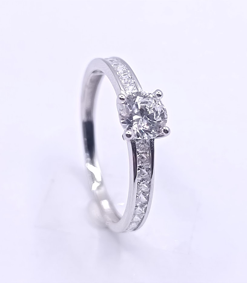 I19-I12SZR0232-W-FCZ Anillo Oro Blanco Compromiso Circon