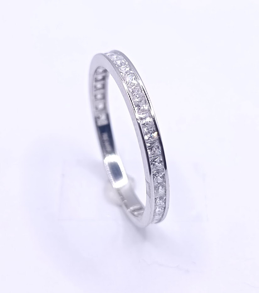 VXXCR5582-W-FCZ Anillo Oro Blanco Cintillo Circon