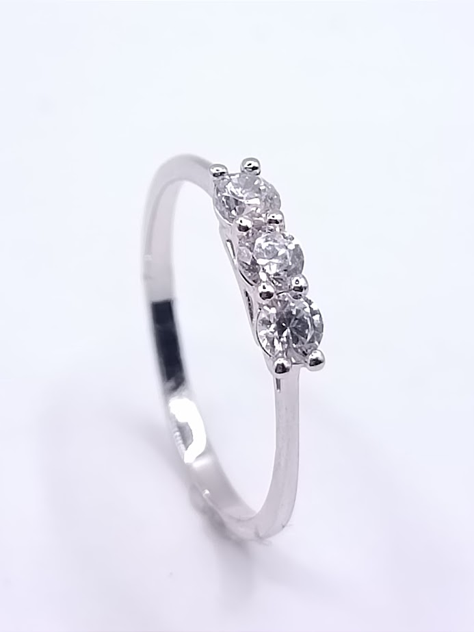 A 3899.3,25 W Anillo Oro Blanco Tricillo Circon