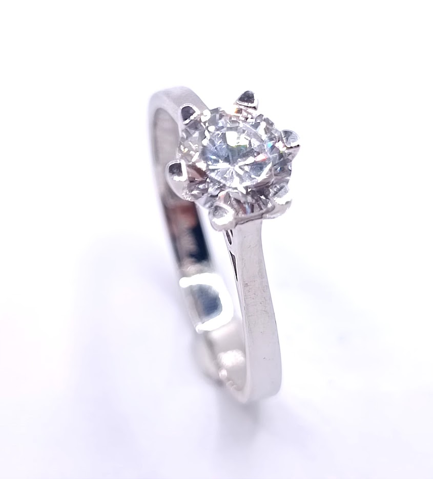 I10-I8SZR0250-W-FCZ Anillo Oro Blanco Solitario Circon