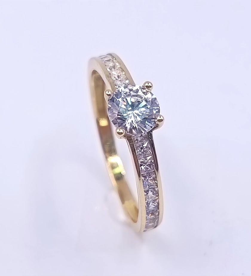 I19-I12SZR200232-YW-FCZ Anillo Oro Bic. Compromiso Circon