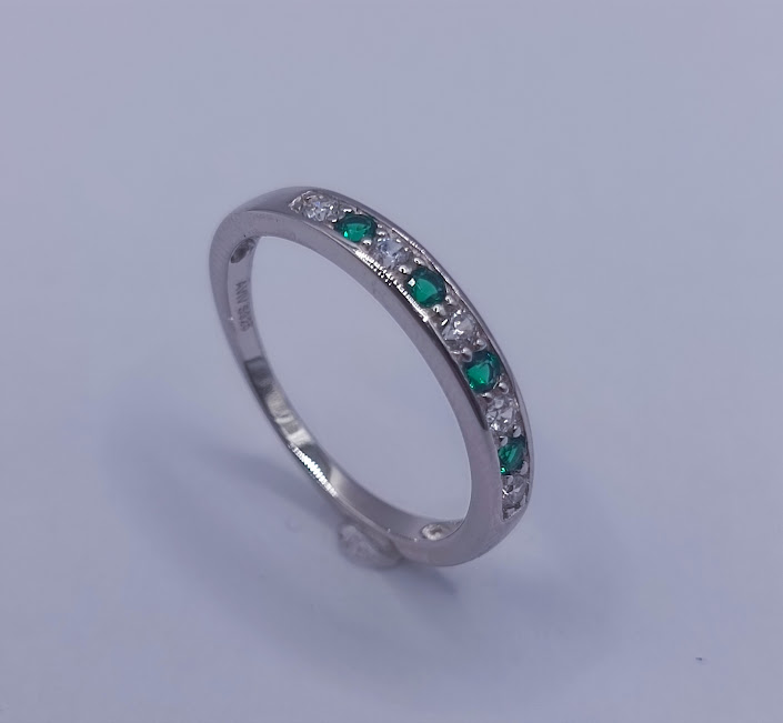 R-1009 E Anillo Plata Cintillo Esmeralda