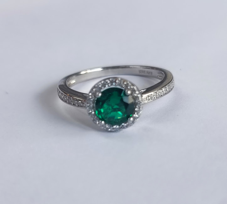 R-0032 E Anillo Plata Esmeralda