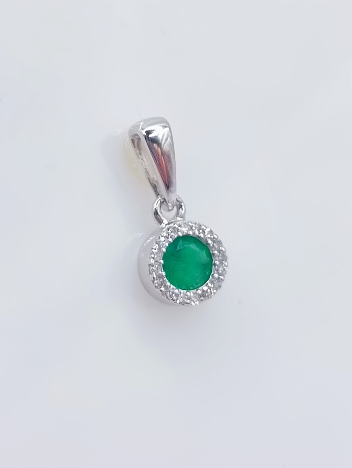 KP05-103805-**2 Colgante Oro Blanco Brillante Esmeralda