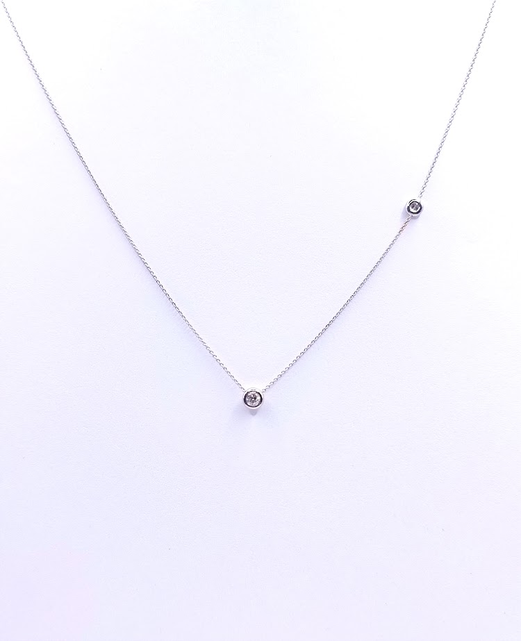 2379 Collar Oro Blanco Punto de Luz Brillante