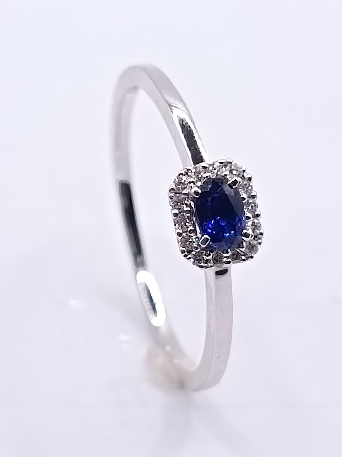 R10054B Anillo Oro Blanco 14 Brillantes 1 Zafiro