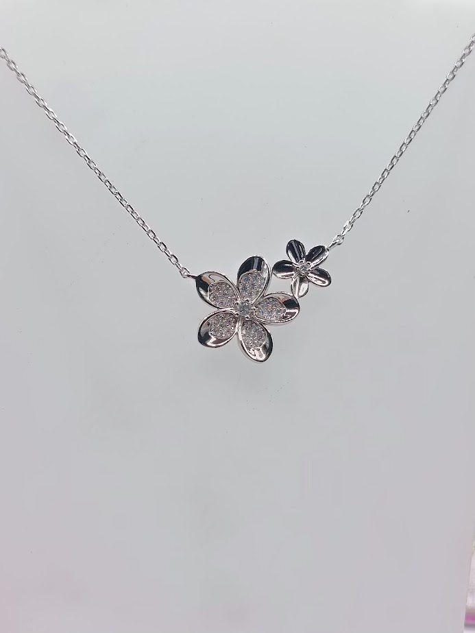 SN90555A1 Collar Plata Flores