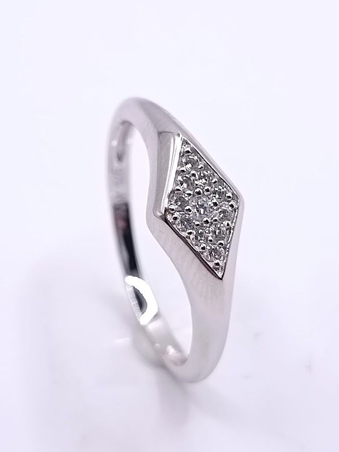 26685FRSWSH1 Anillo de Plata Rombo