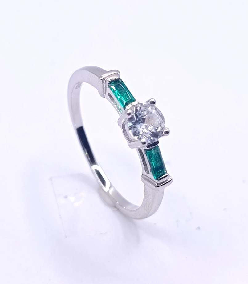R-0696 E Anillo Plata Esmeralda Trapezoides